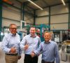 (v.l.n.r.) Johannes Jansen und Stefan Opgenorth, beide Geschäftsführer der Project-Unternehmensgruppe, Dieter Pletscher, Vertriebschef von Kassow Robots haben eine strategische Partnerschaft geschlossen.