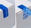 Bei einem Full-Transfer Void-Label verbleibt eine komplette Schicht auf der Verpackung. Der Void-Effekt ist nach erstmaligem Öffnen auf der Verpackung und im Label sichtbar.